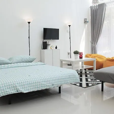 Yellow House Villa Dago Riverside View! 10Pax
